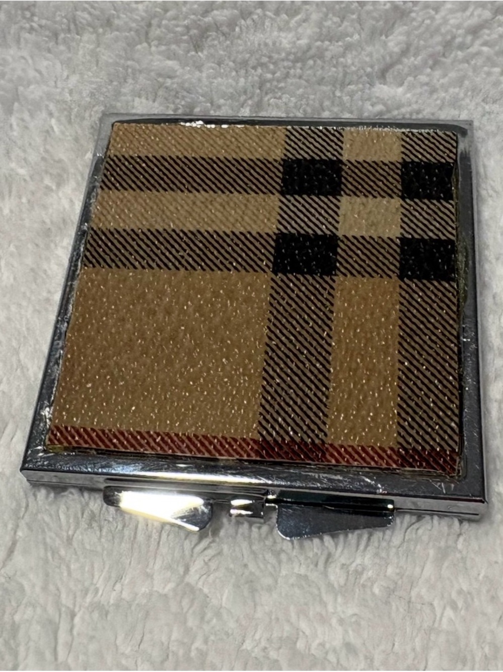 Compact Burberry mirror